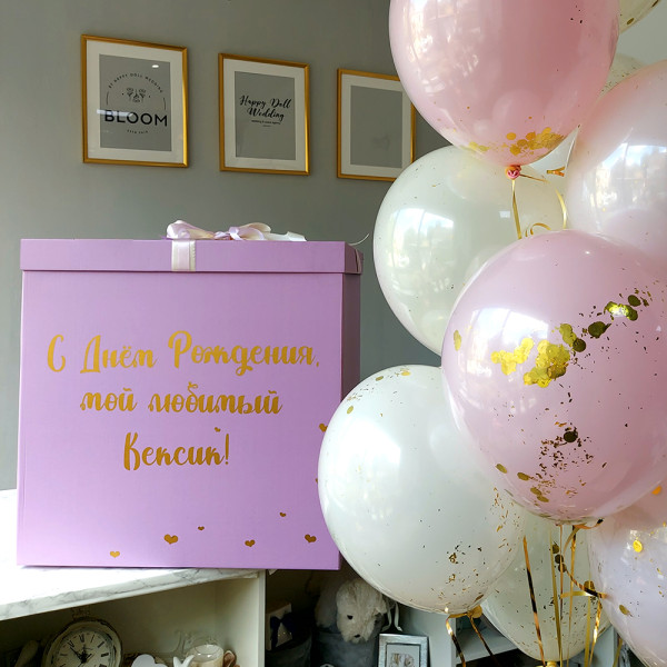Розовая коробка с днем рождения