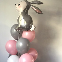 Композиція з фігурою зайчика